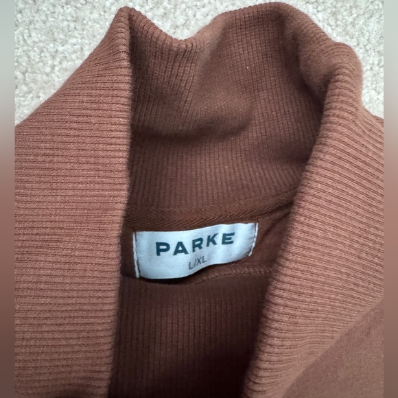 NWT Parke Fleece Varsity Turtleneck Sweatshirt in Mocha + White L/XL - Picture 6 of 9
